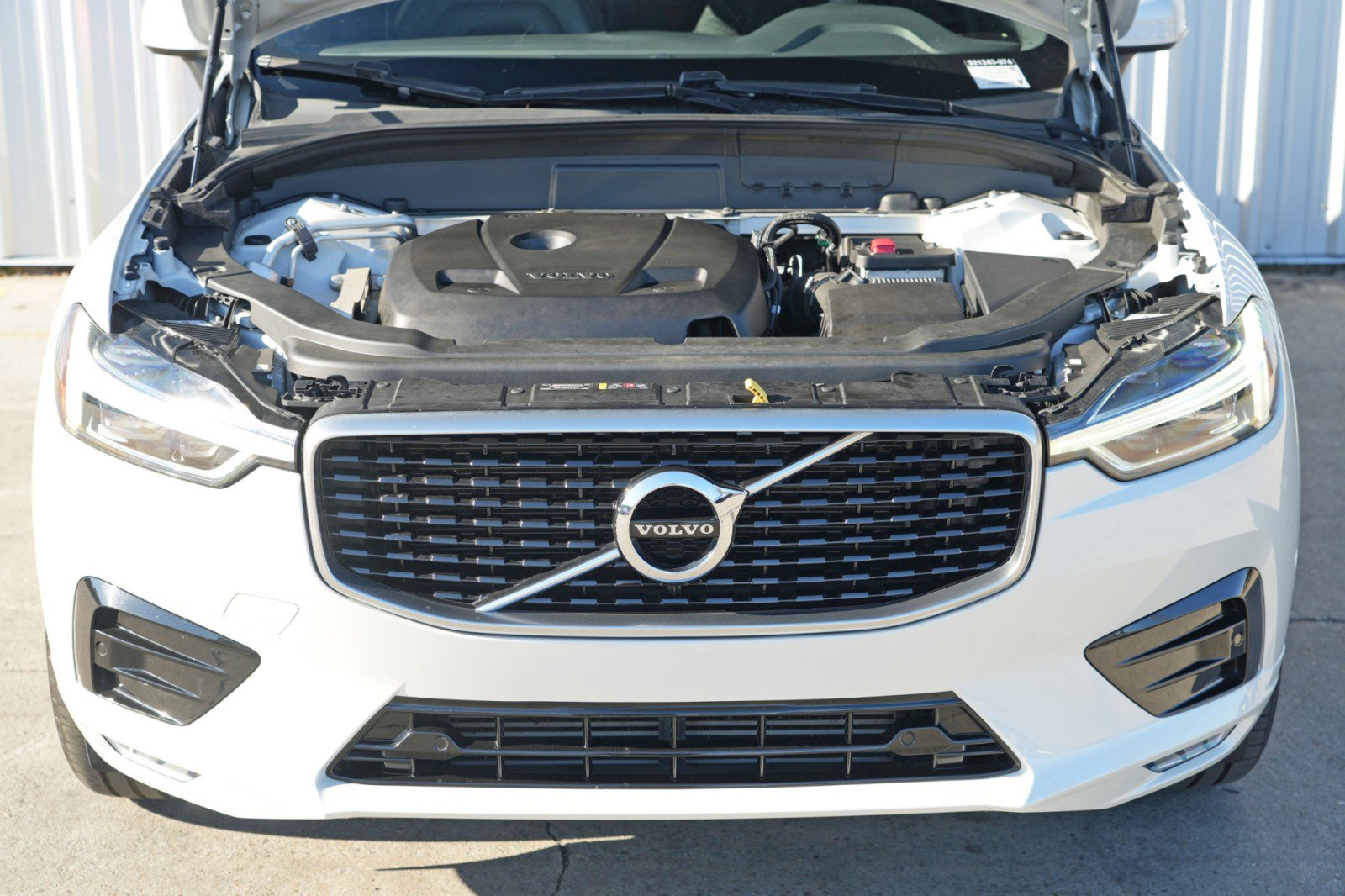 Used 2019 Volvo XC60 T5 R-Design w/ Protection Package image 7