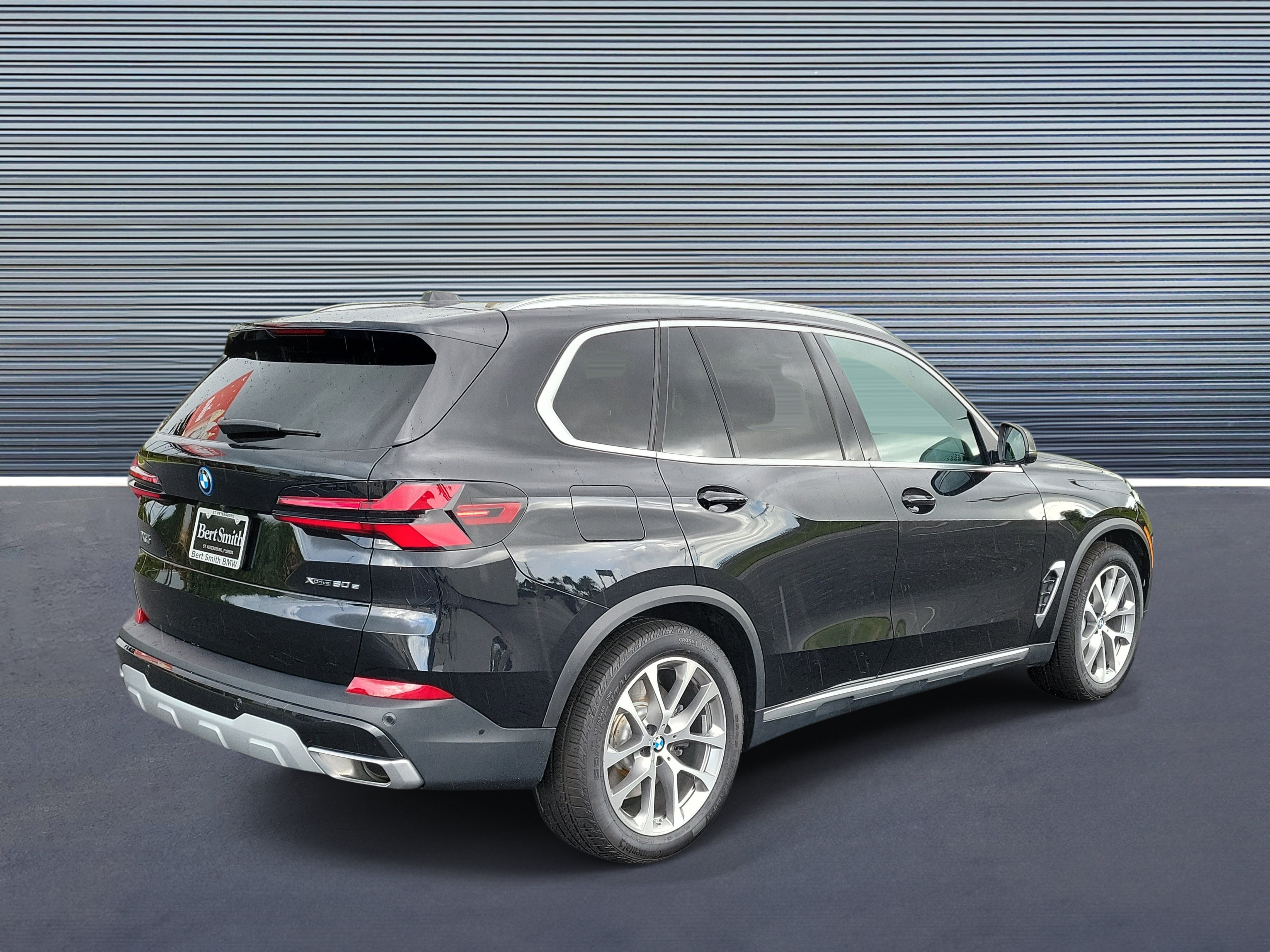 Used 2026 BMW X5 xDrive50e AWD/4WD image 3