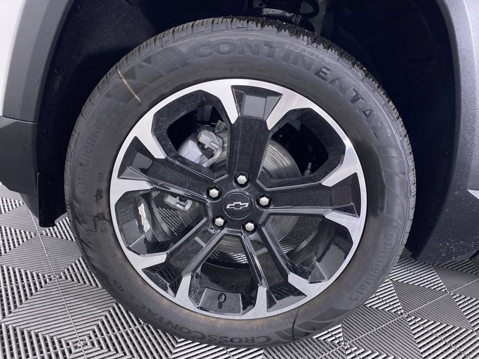 New 2027 Chevrolet Equinox LT w/ LPO, Floor Liner Package AWD/4WD image 15