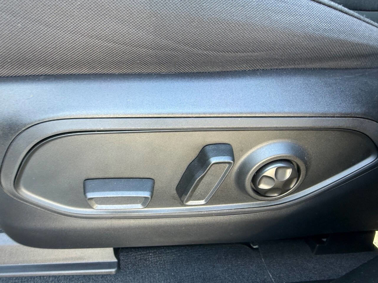 Used 2023 Jeep Grand Cherokee Laredo w/ Luxury Tech Group I image 22