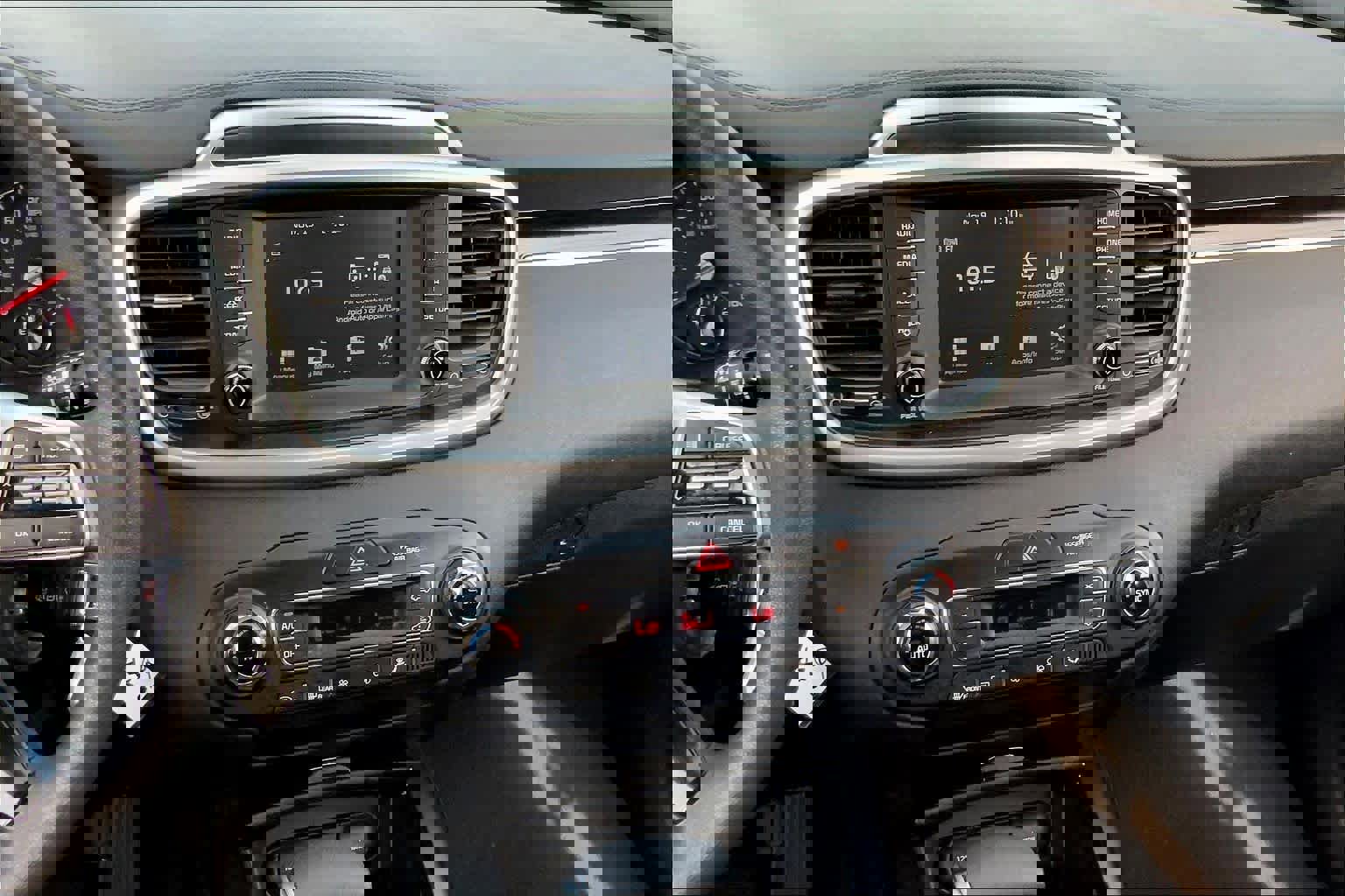 Used 2019 Kia Sorento LX image 6