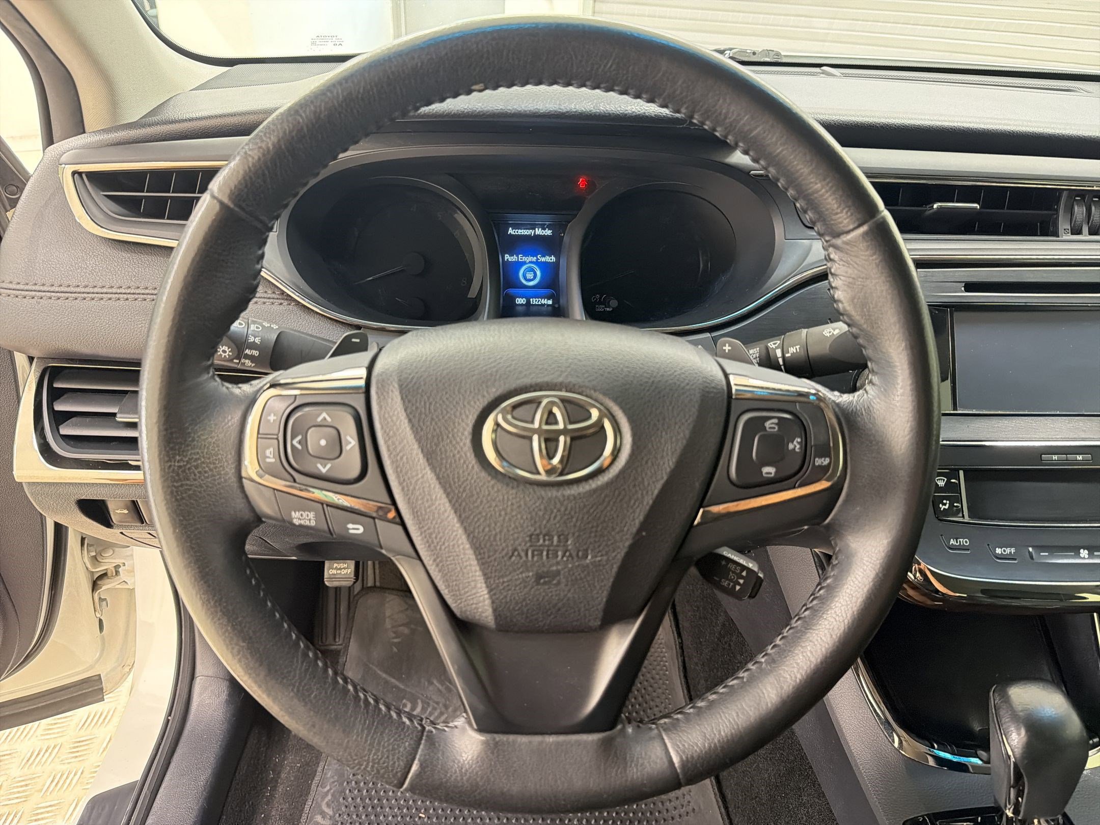 Used 2015 Toyota Avalon XLE image 16