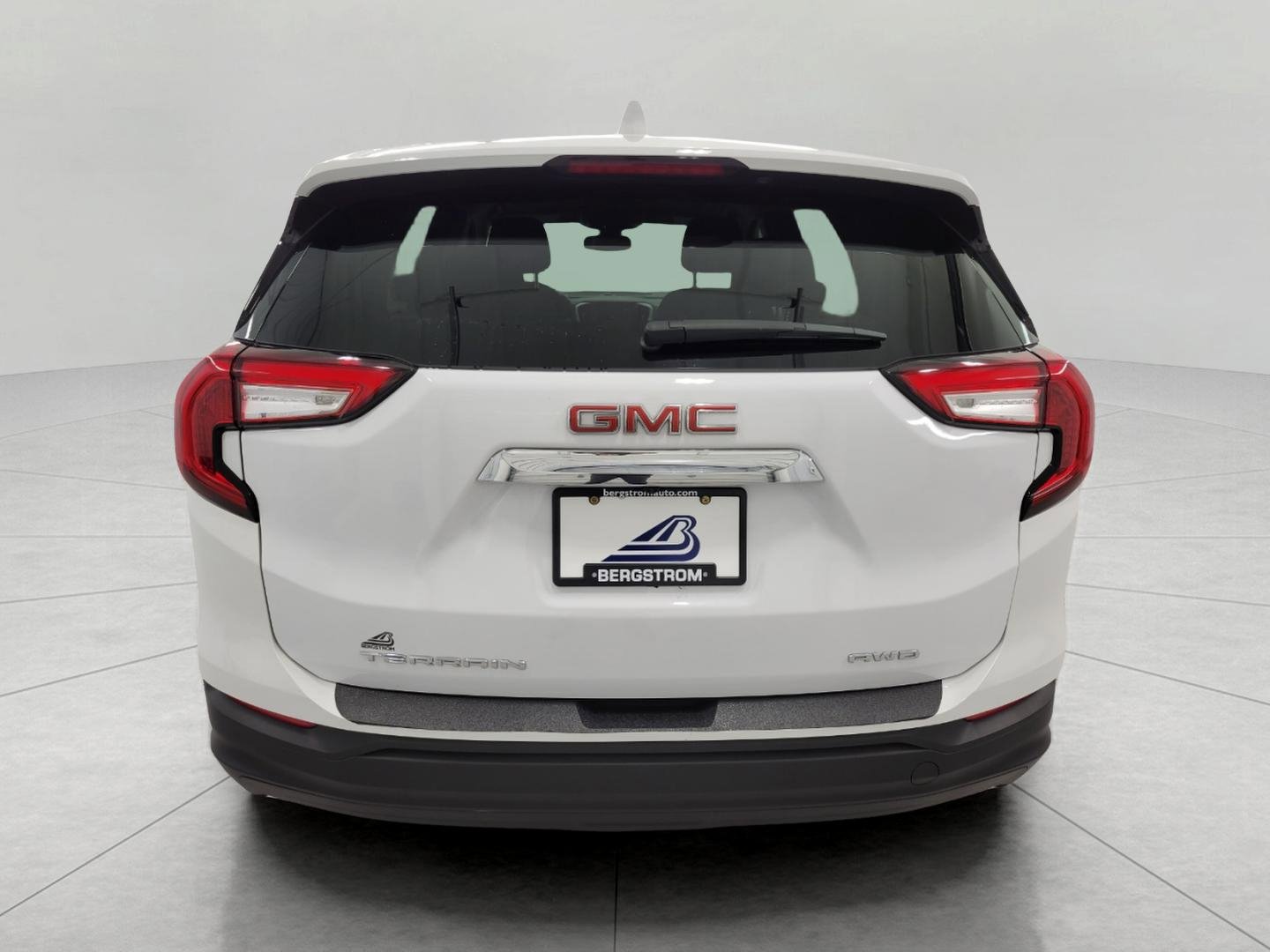 Used 2024 GMC Terrain SLE image 24