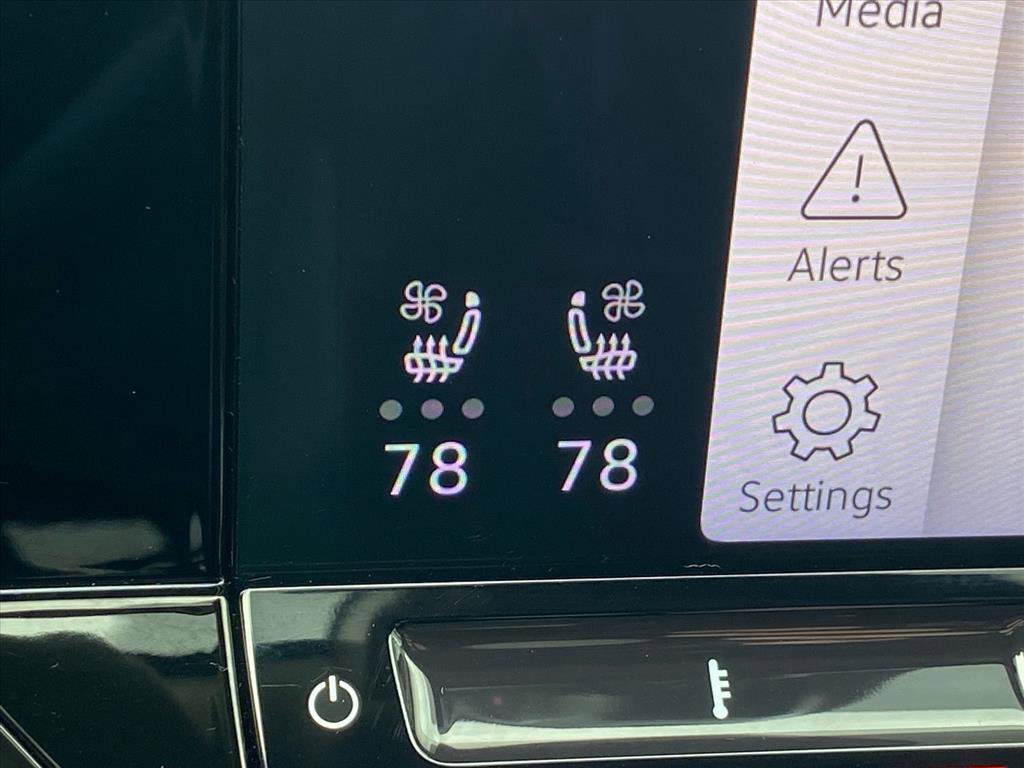 Certified 2025 Volkswagen Atlas Peak Edition SE image 17