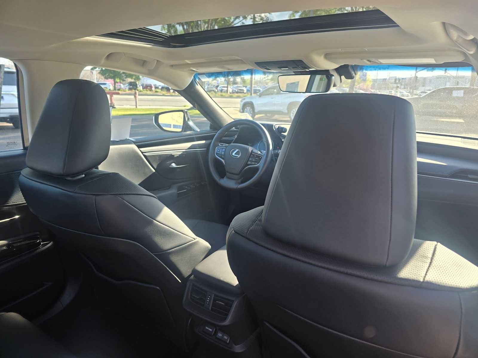 Used 2025 Lexus ES 300h w/ Premium Package image 15