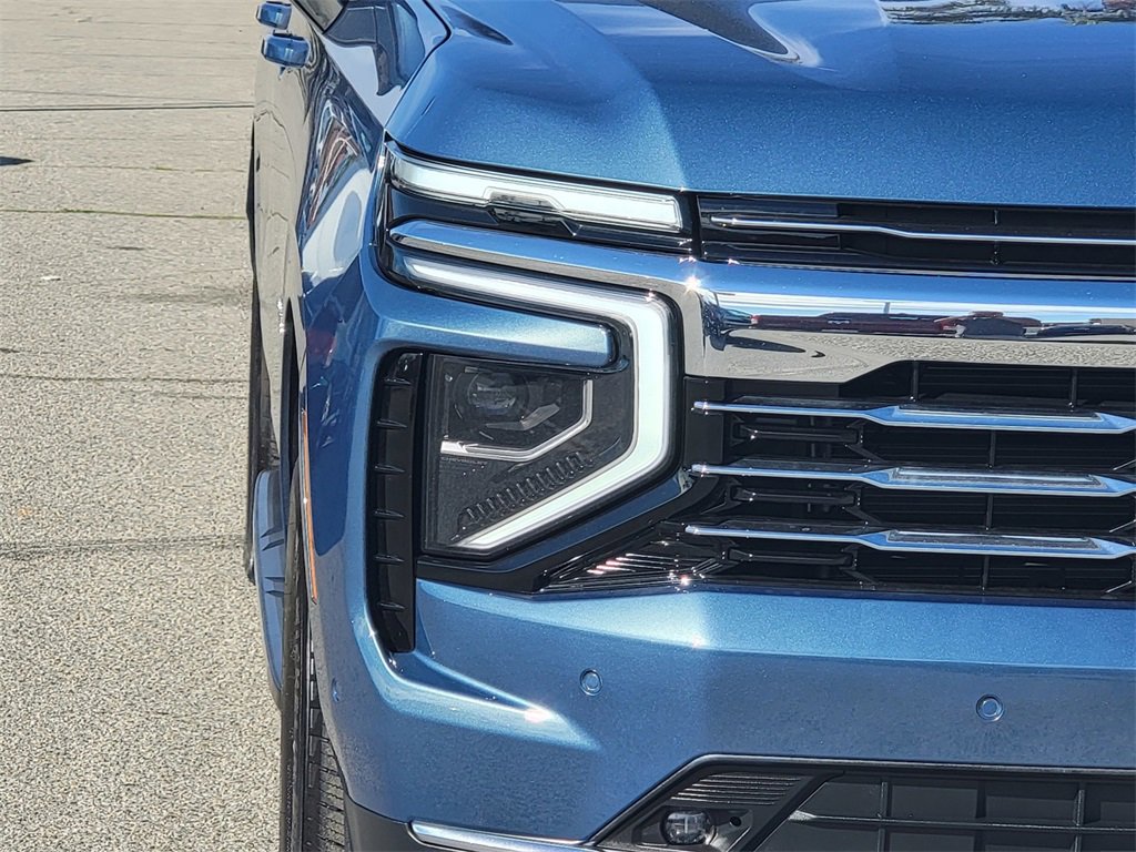 Used 2025 Chevrolet Suburban LT w/ Comfort Package image 3