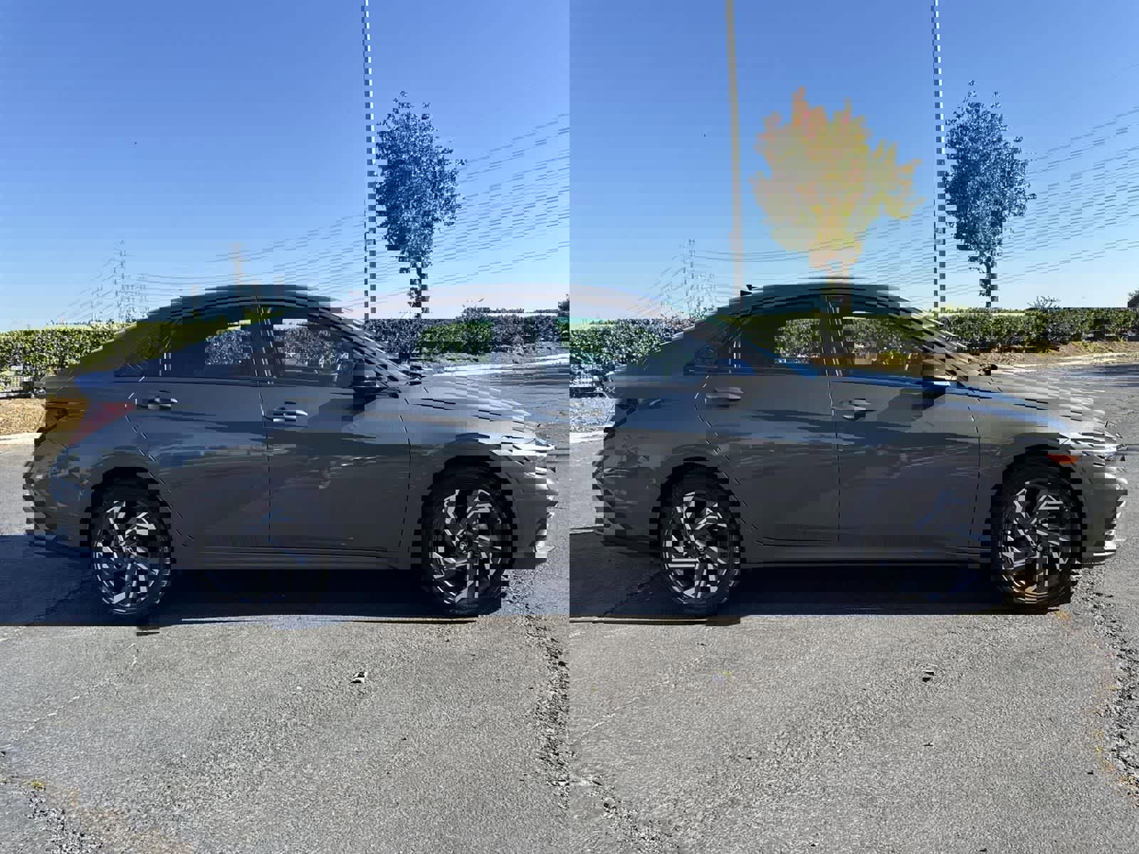 Certified 2025 Hyundai Elantra Sport w/ Cargo Package image 3