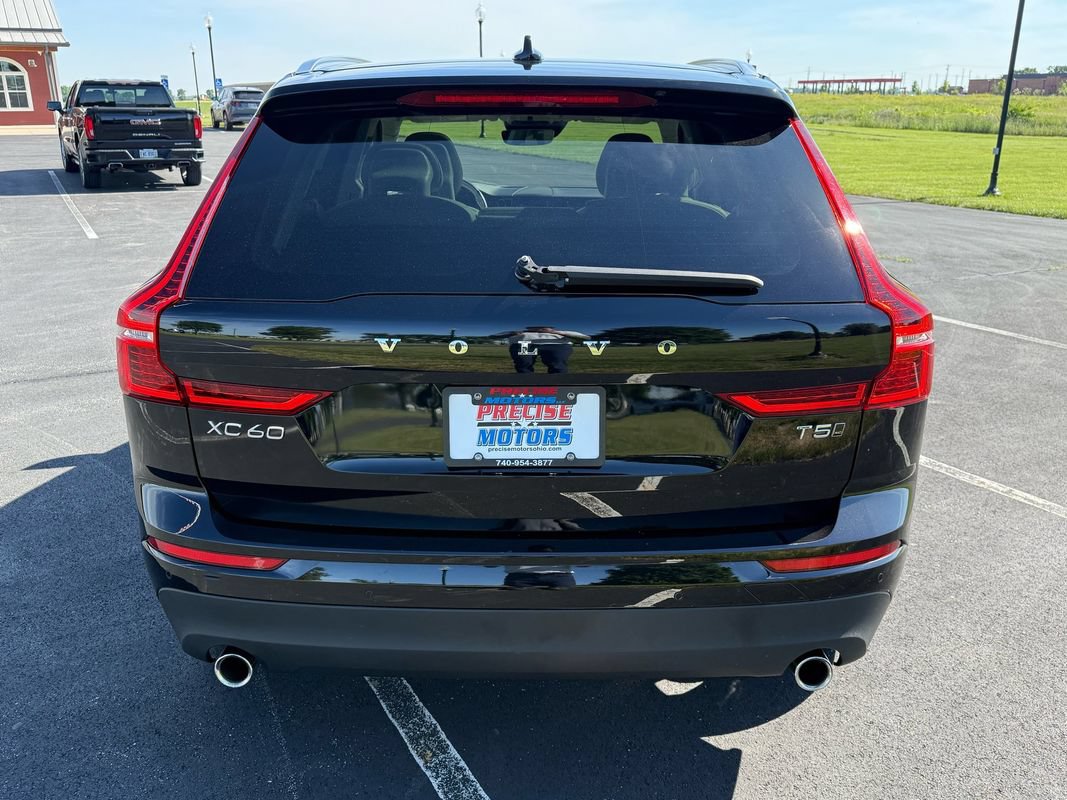 Used 2018 Volvo XC60 T5 Momentum w/ Vision Package AWD/4WD image 6