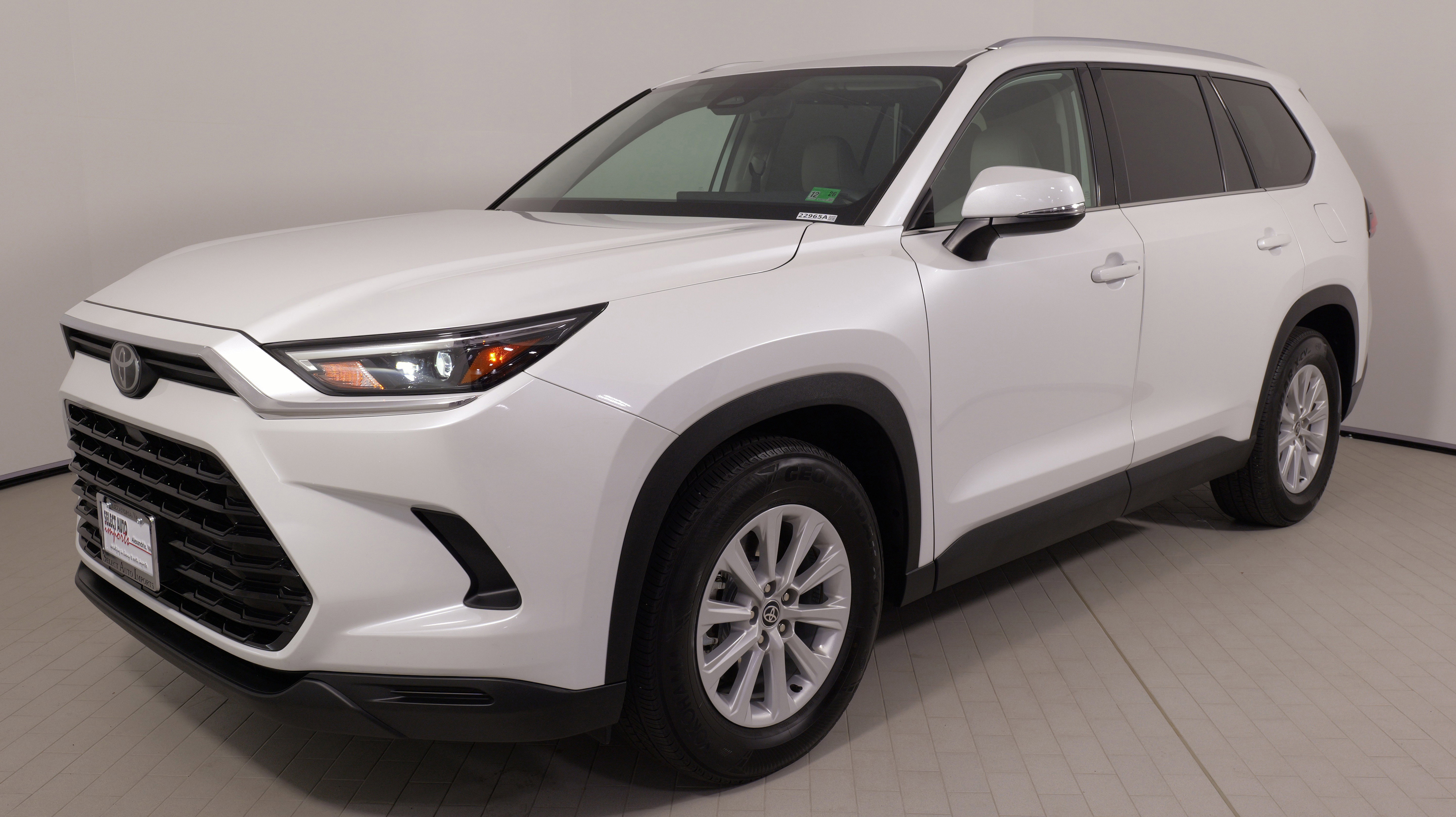 Used 2024 Toyota Grand Highlander XLE image 3