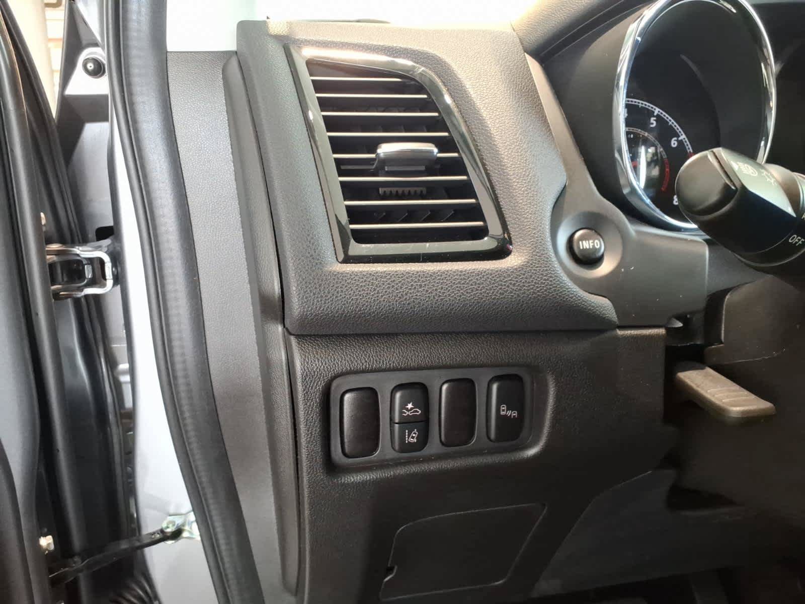 Used 2024 Mitsubishi Outlander Sport SE AWD/4WD image 16