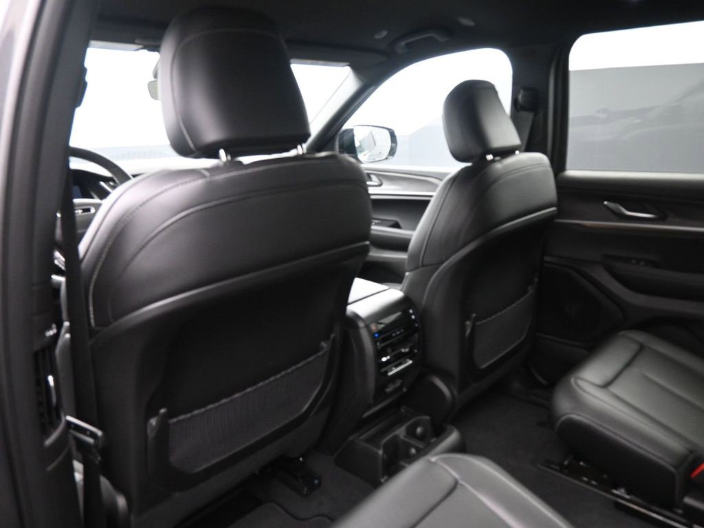 New 2025 Jeep Grand Cherokee L Limited w/ Black Appearance Package image 12