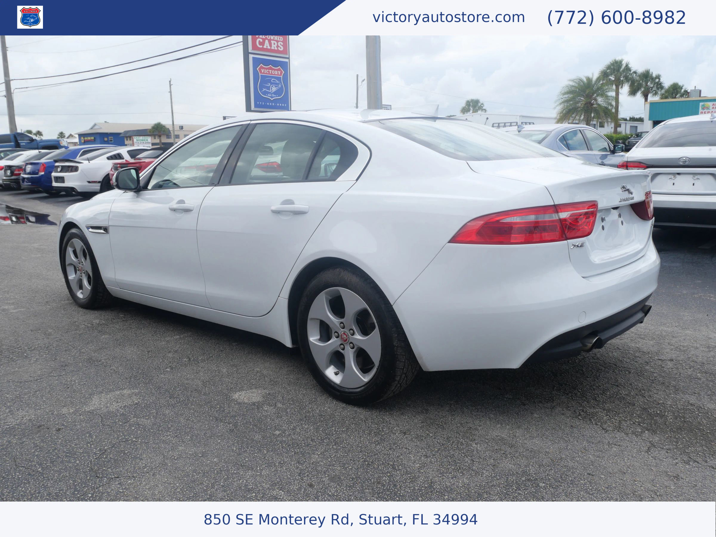 Used 2018 Jaguar XE image 7