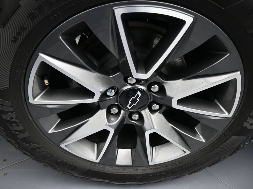 Used 2024 Chevrolet Suburban Z71 image 46