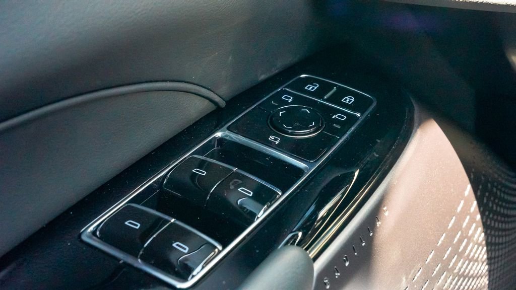 Used 2025 Cadillac Lyriq Luxury image 25