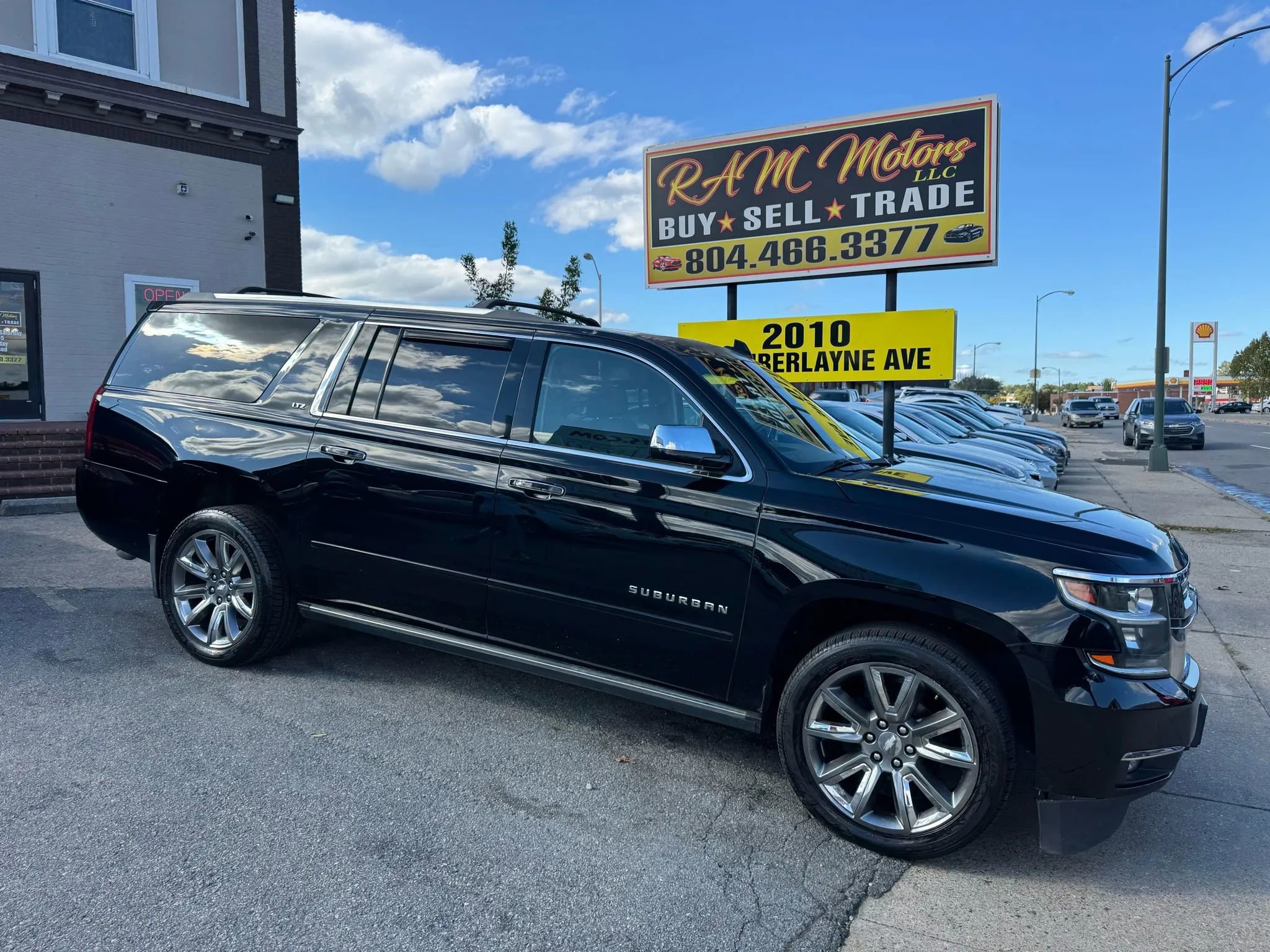 Used 2015 Chevrolet Suburban LTZ image 2