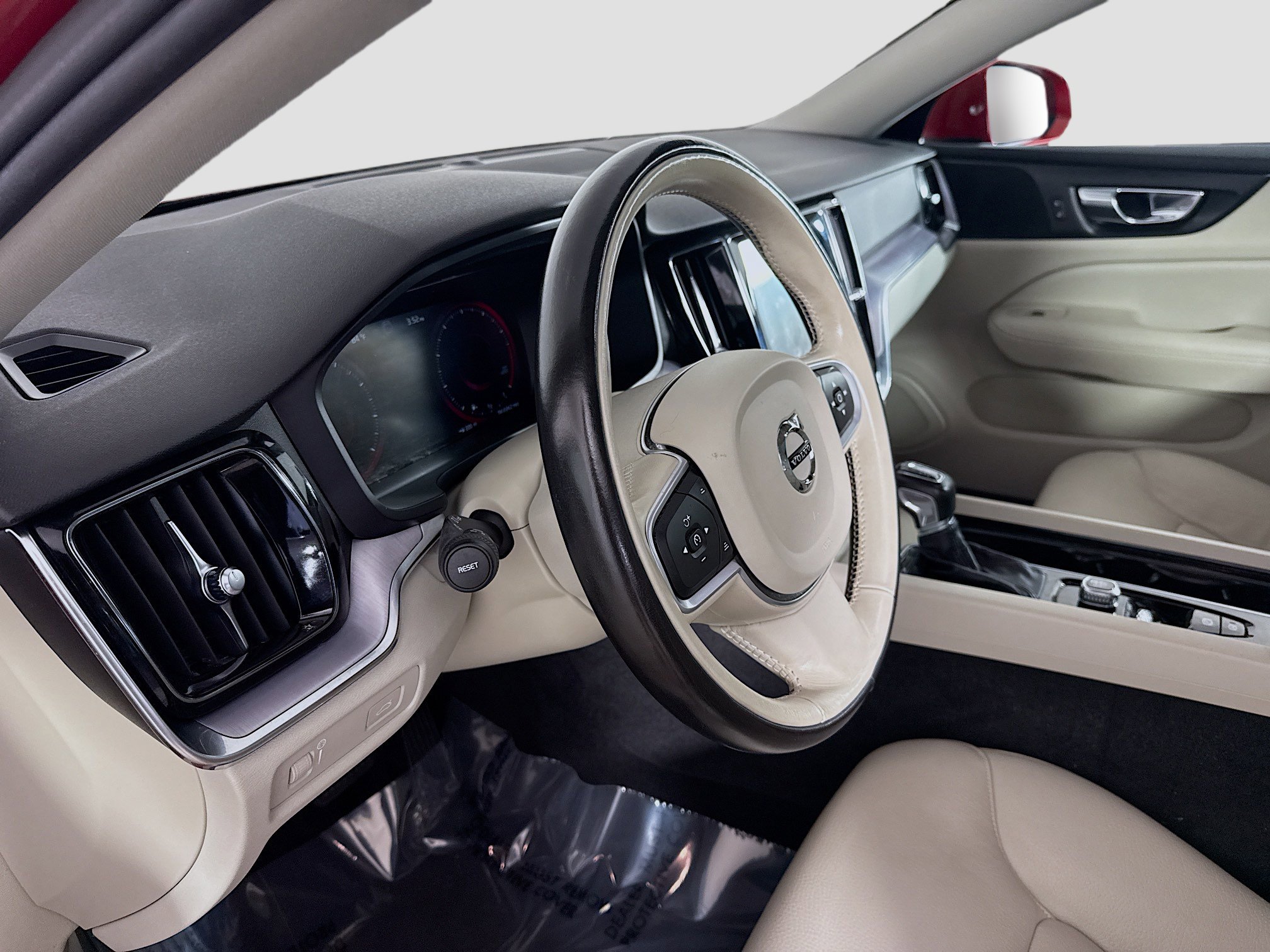 Used 2020 Volvo S60 T5 Momentum image 23