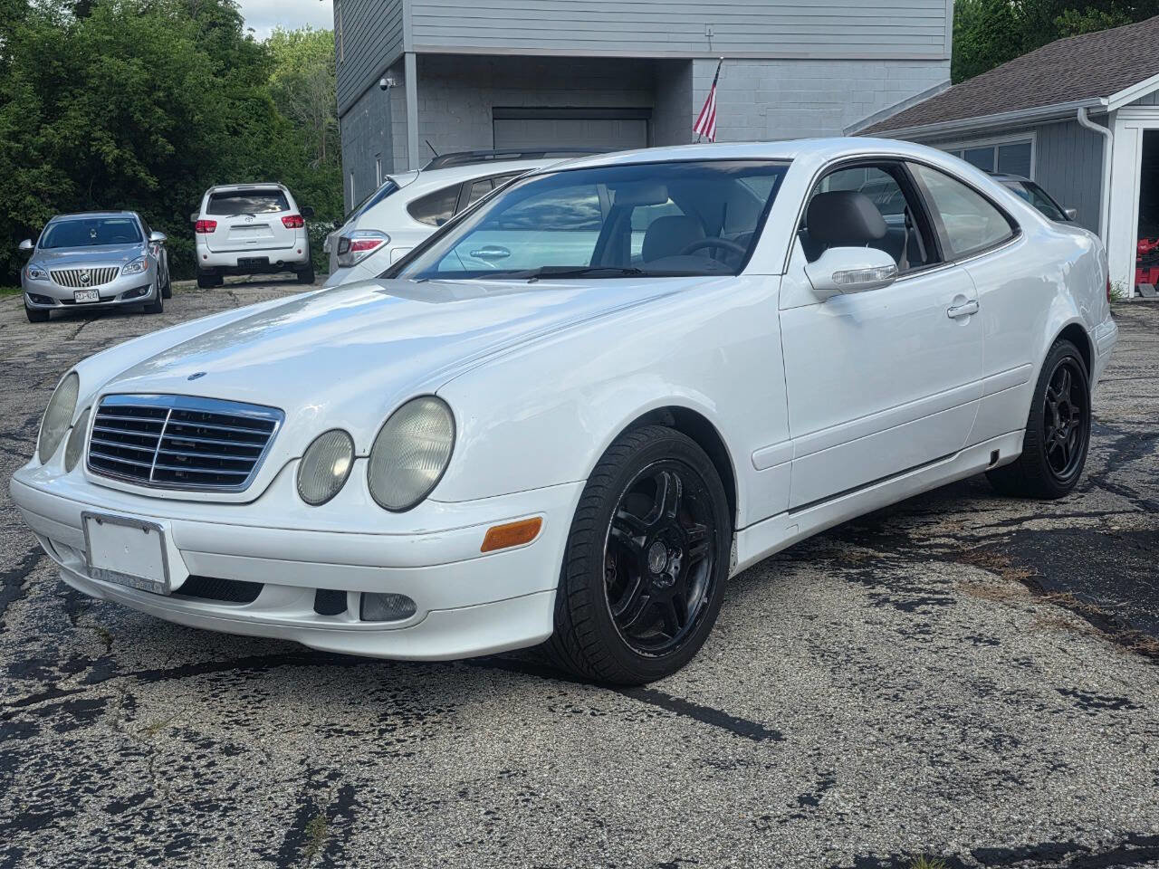 Used 2000 Mercedes-Benz CLK 320 Coupe image 3
