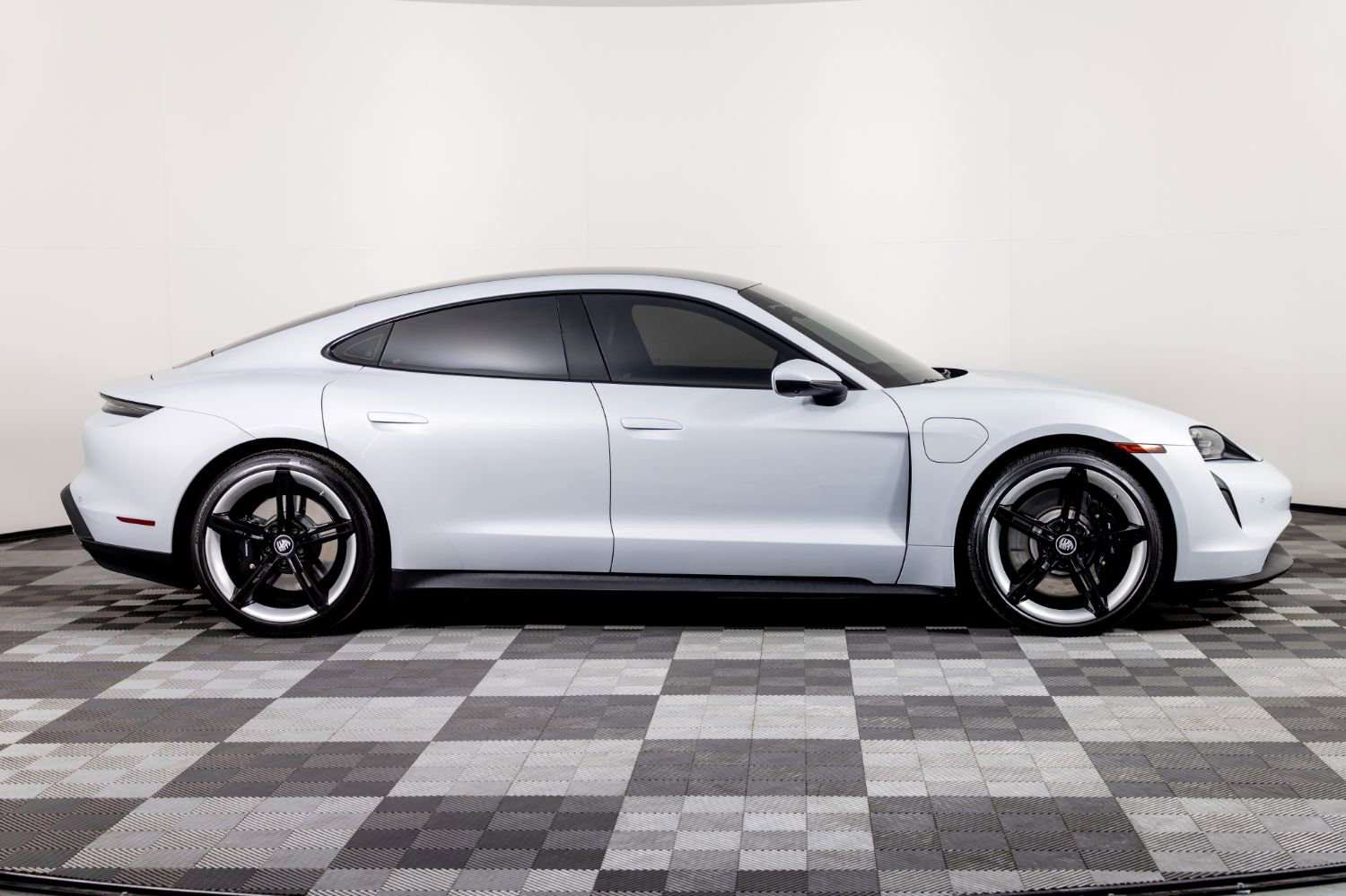 Used 2021 Porsche Taycan 4S w/ Premium Package image 9