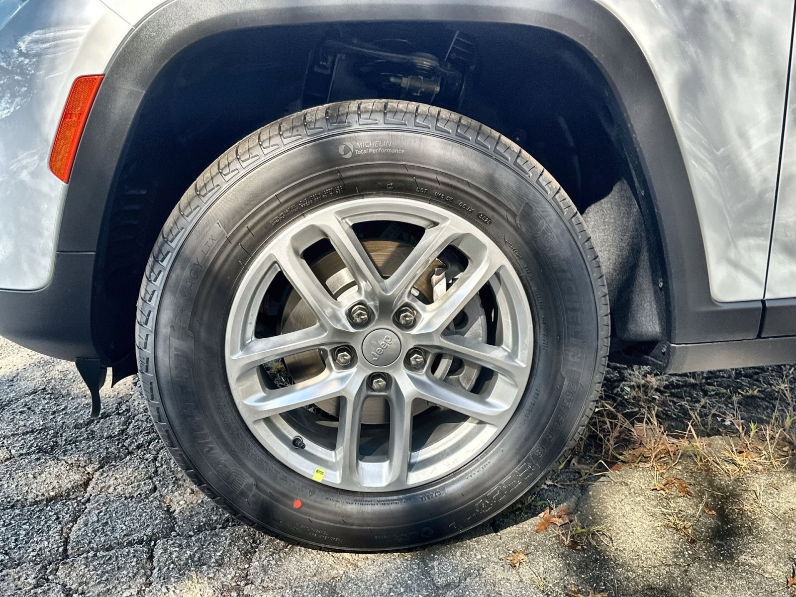 New 2025 Jeep Grand Cherokee Laredo w/ Luxury Tech Group I image 12