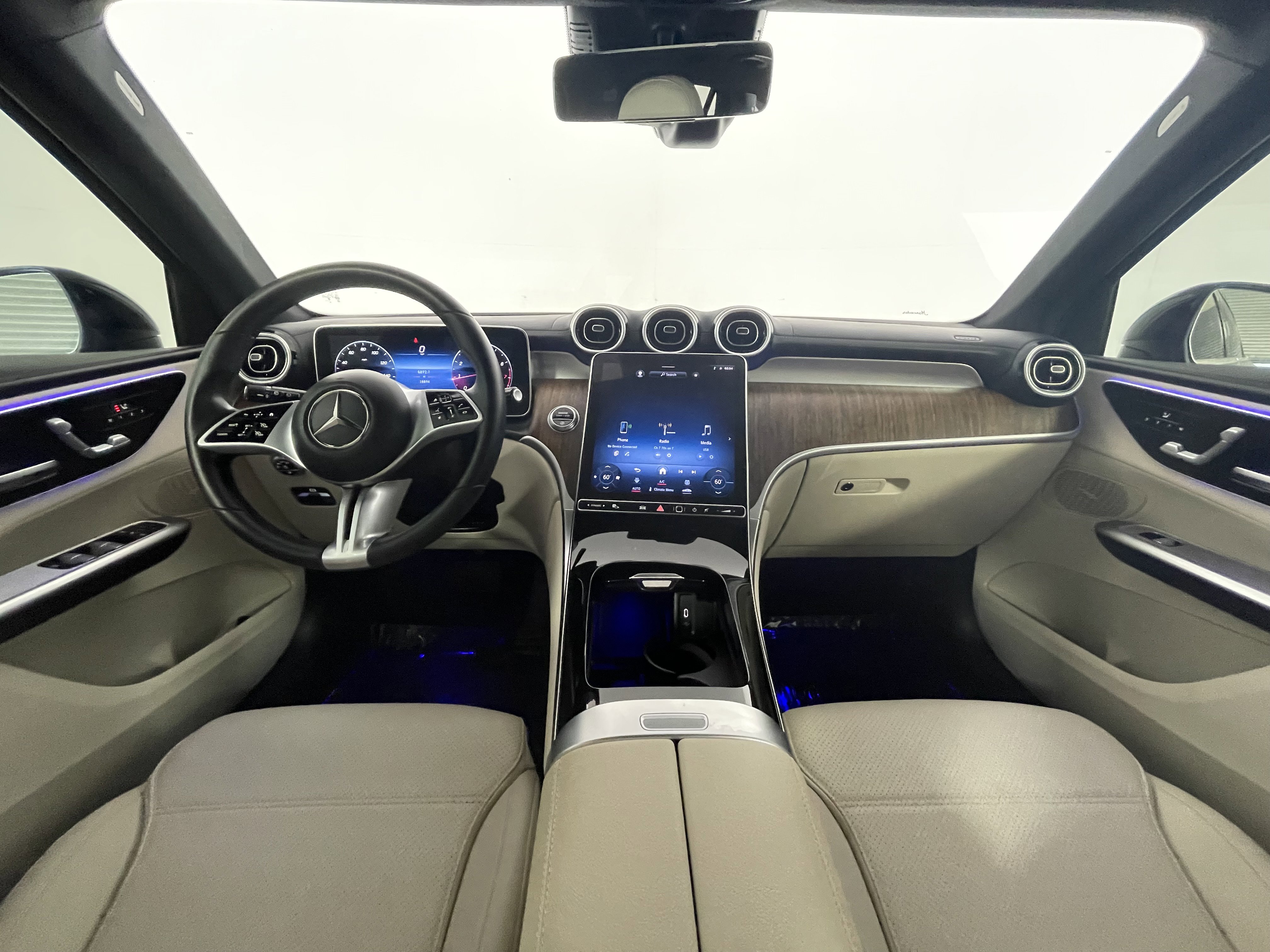 Used 2024 Mercedes-Benz GLC 300 4MATIC image 11