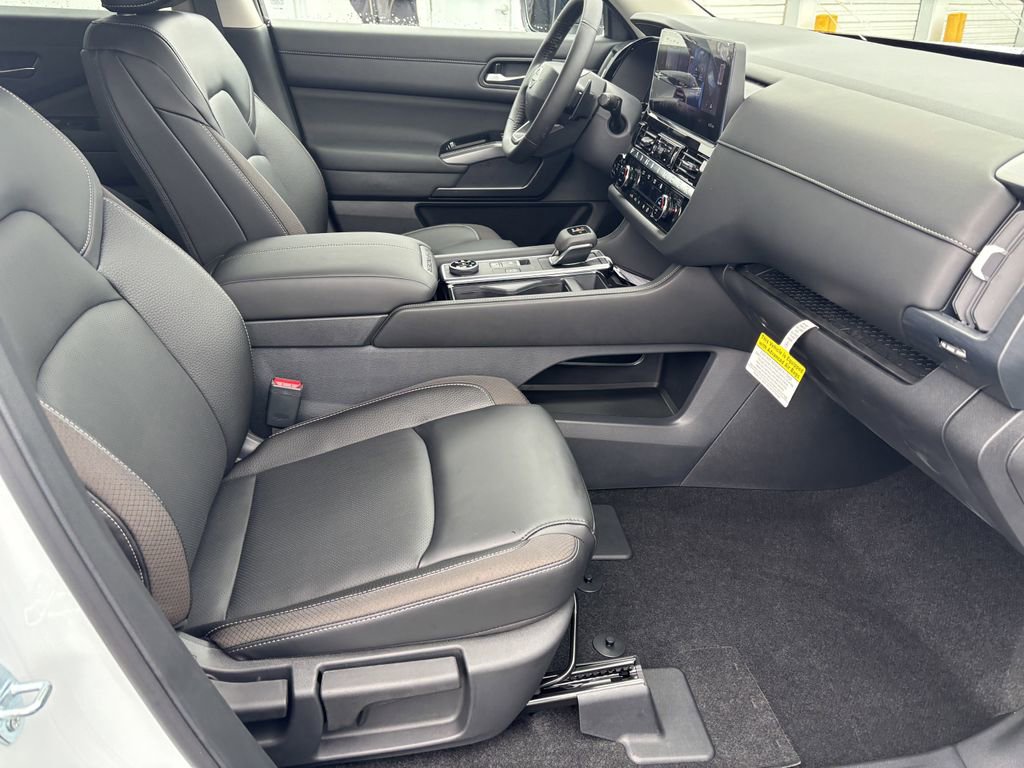 New 2026 Nissan Pathfinder SL image 30