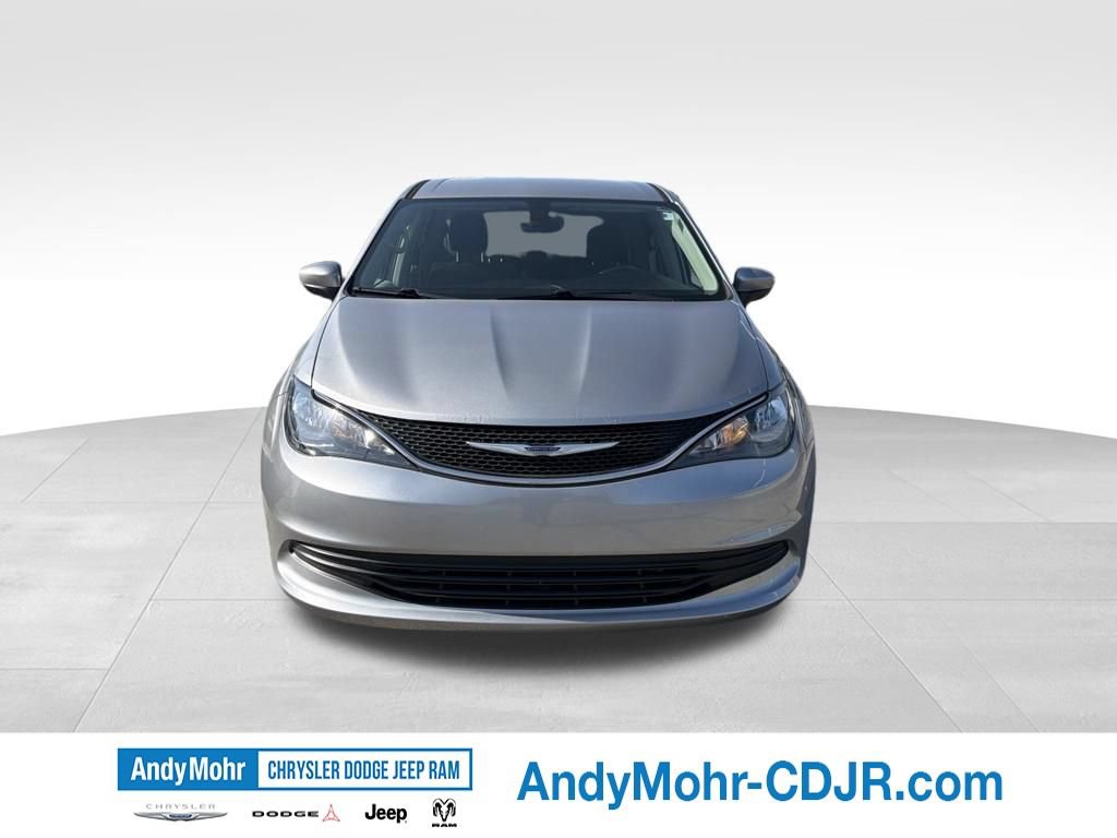 Used 2017 Chrysler Pacifica LX FWD image 2