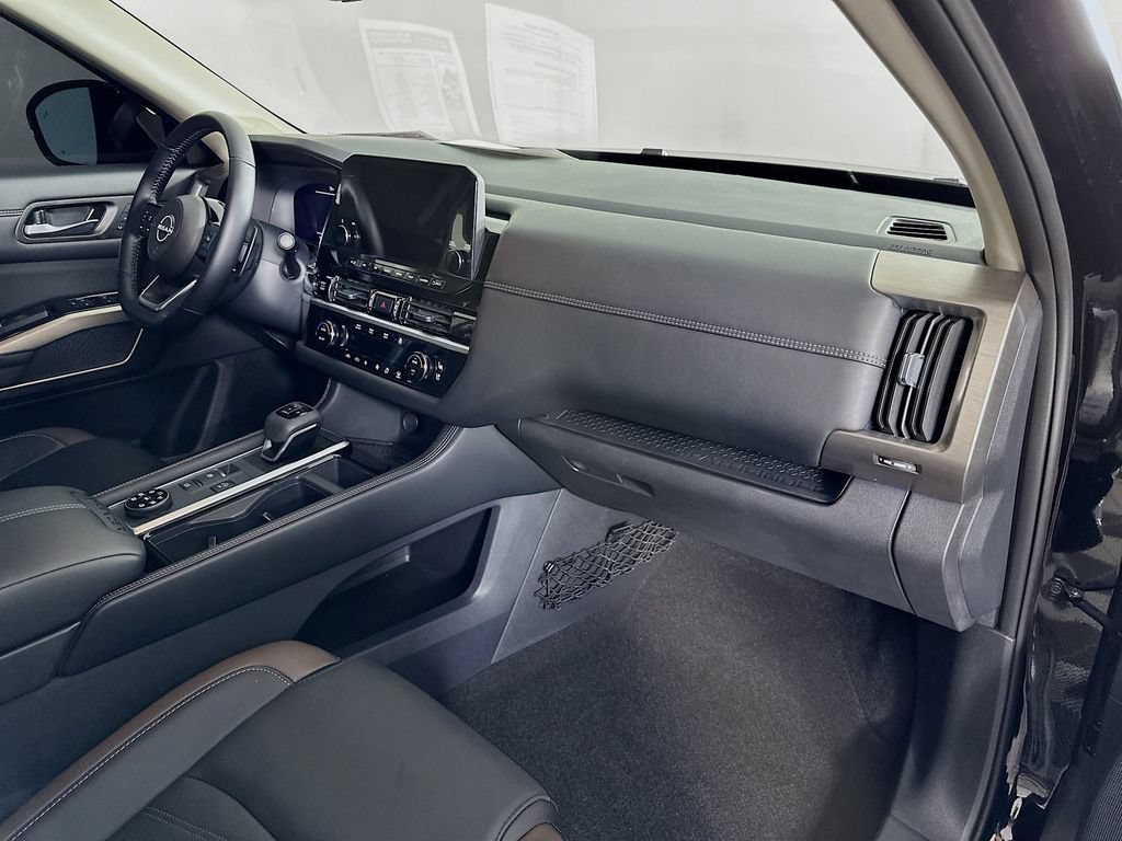 Certified 2025 Nissan Pathfinder Platinum AWD/4WD image 41