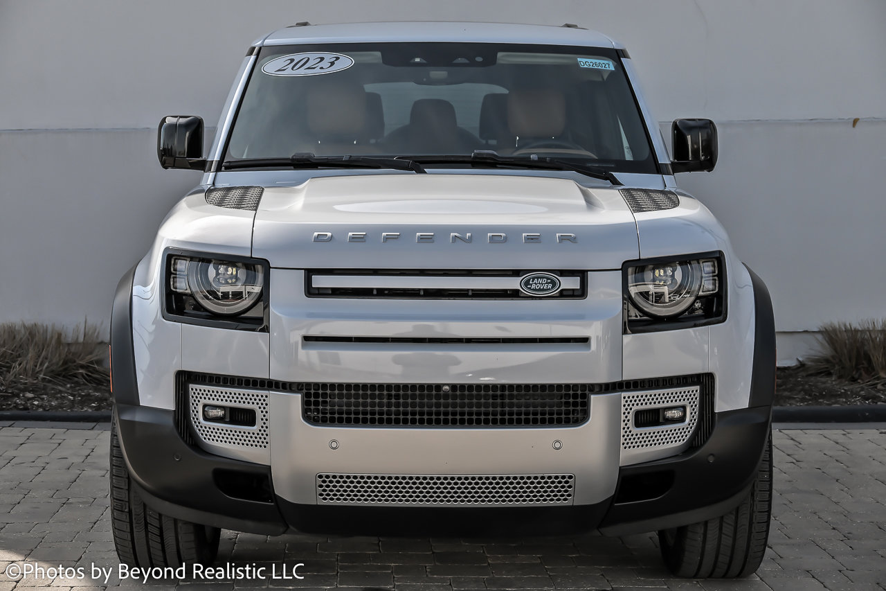 Used 2023 Land Rover Defender 130 SE image 2