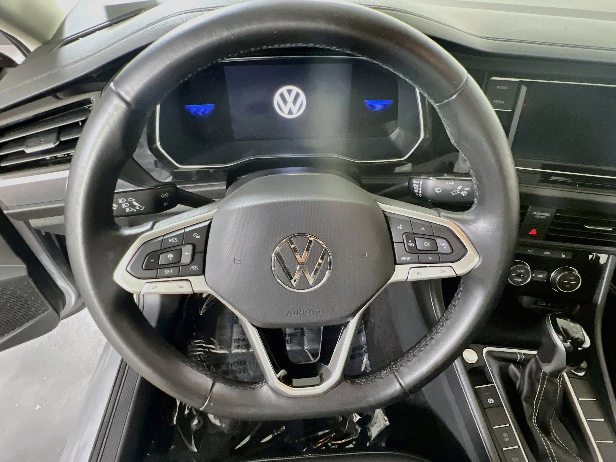 Used 2022 Volkswagen Jetta SE FWD image 11