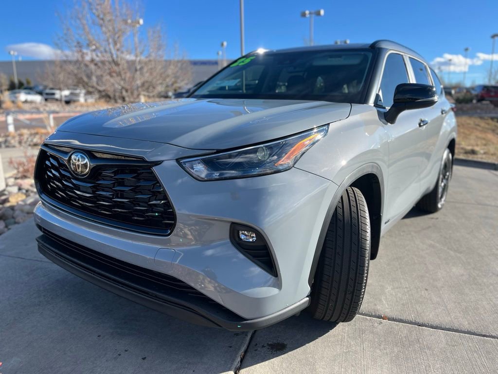 Used 2025 Toyota Highlander XLE image 3