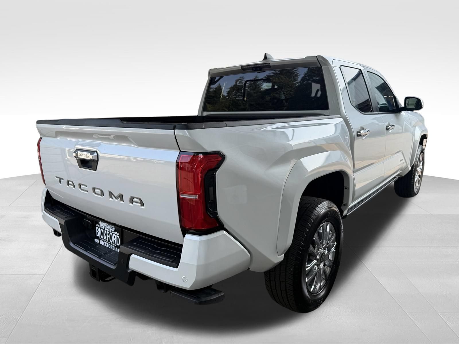 Used 2024 Toyota Tacoma Limited w/ Limited Package (LT) AWD/4WD image 5