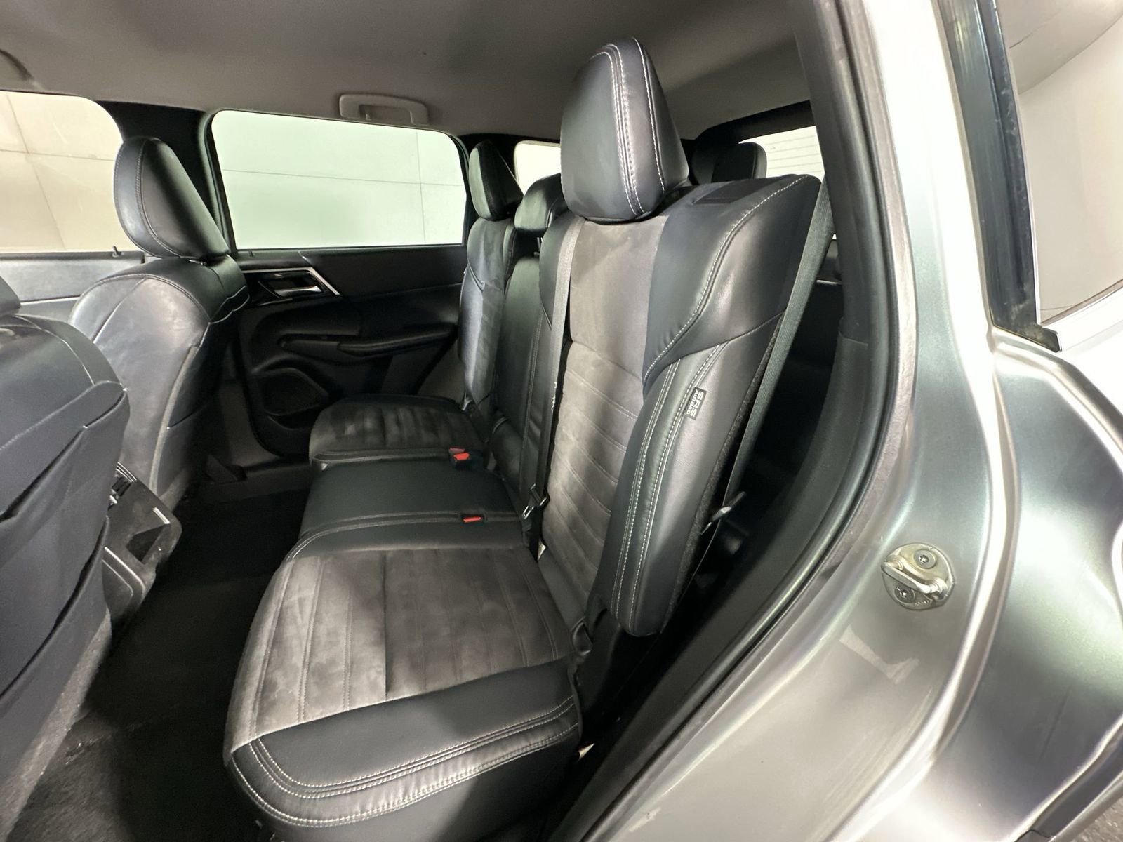 Used 2023 Mitsubishi Outlander SE AWD/4WD image 23