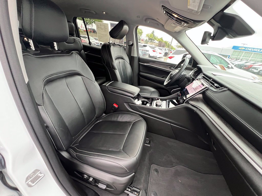 Used 2022 Jeep Grand Cherokee L Limited AWD/4WD image 31