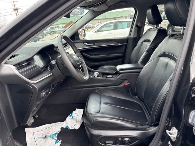 Used 2023 Jeep Grand Cherokee L Limited w/ Black Appearance Package image 8