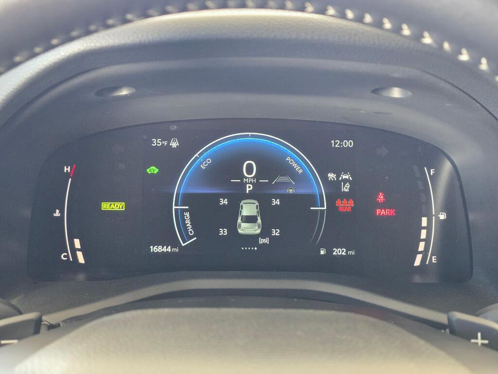 Used 2025 Toyota Camry SE image 27