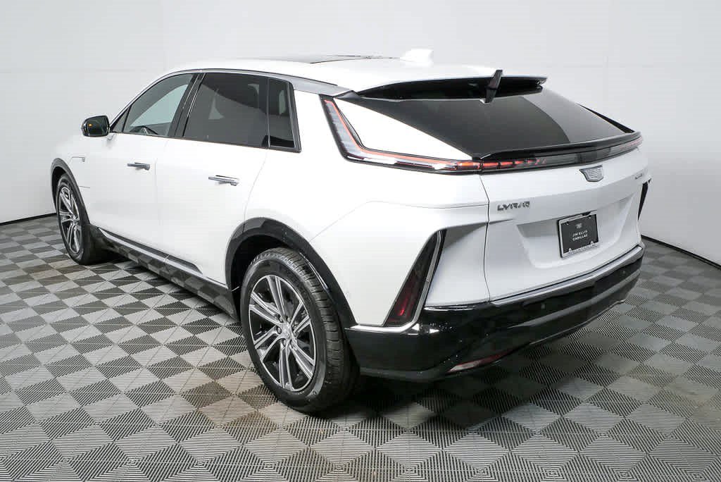 Certified 2025 Cadillac Lyriq Luxury w/ LPO, Floor Liner Package AWD/4WD image 29