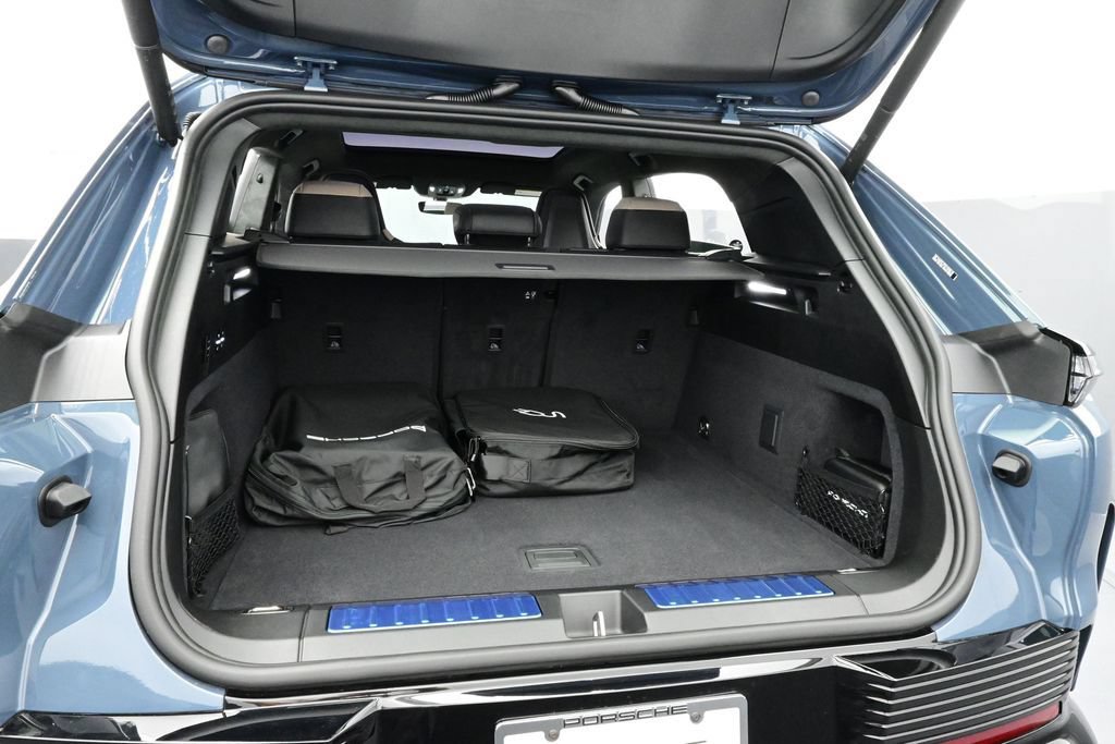 Used 2026 Porsche Cayenne Turbo AWD/4WD image 16