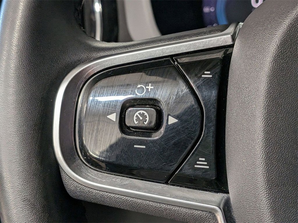 Used 2023 Volvo XC60 B5 Plus image 14