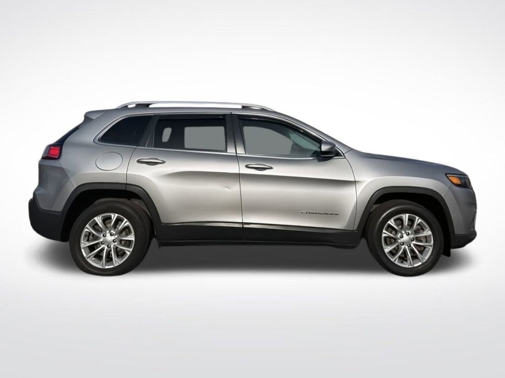 Used 2019 Jeep Cherokee Latitude w/ Popular Appearance Group image 4