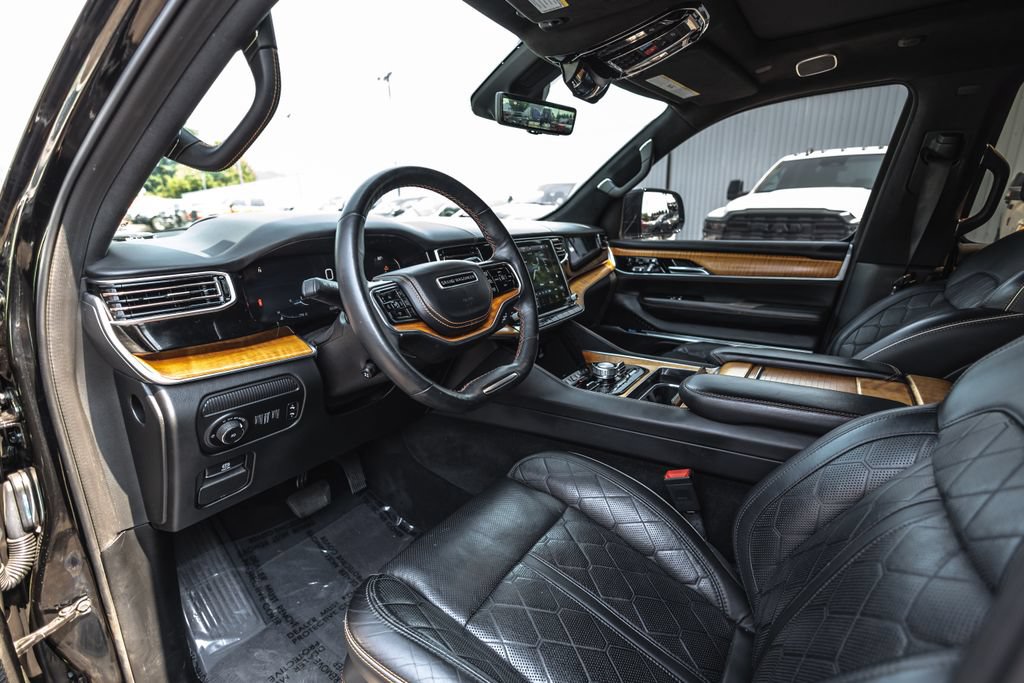Used 2022 Jeep Grand Wagoneer Series III w/ Flexible Seating Group AWD/4WD image 15