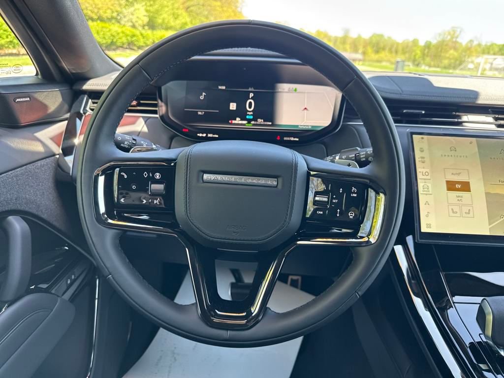 Used 2025 Land Rover Range Rover Sport Dynamic SE AWD/4WD image 21