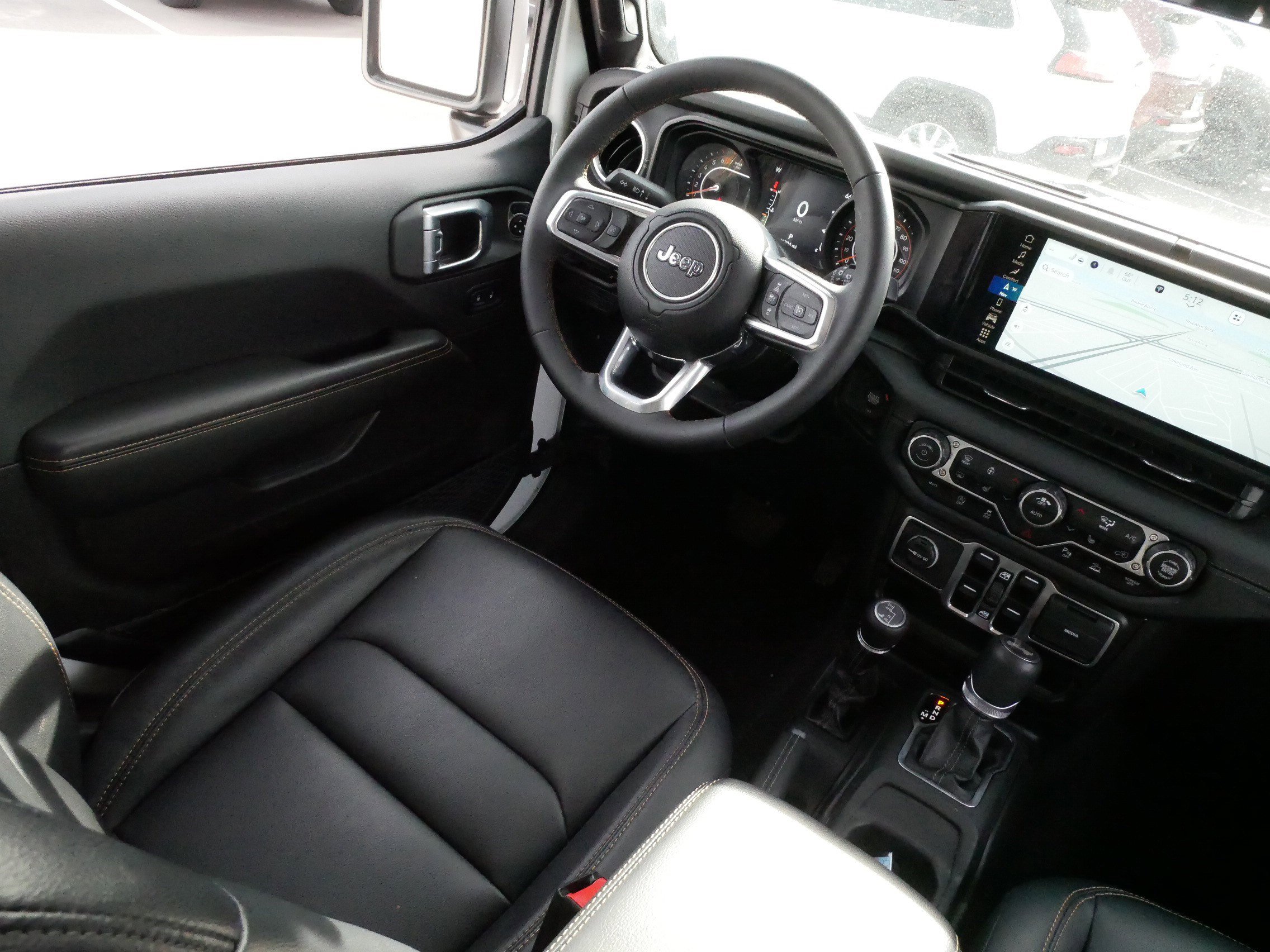 Used 2025 Jeep Wrangler Unlimited Sahara w/ Safety Group AWD/4WD image 9