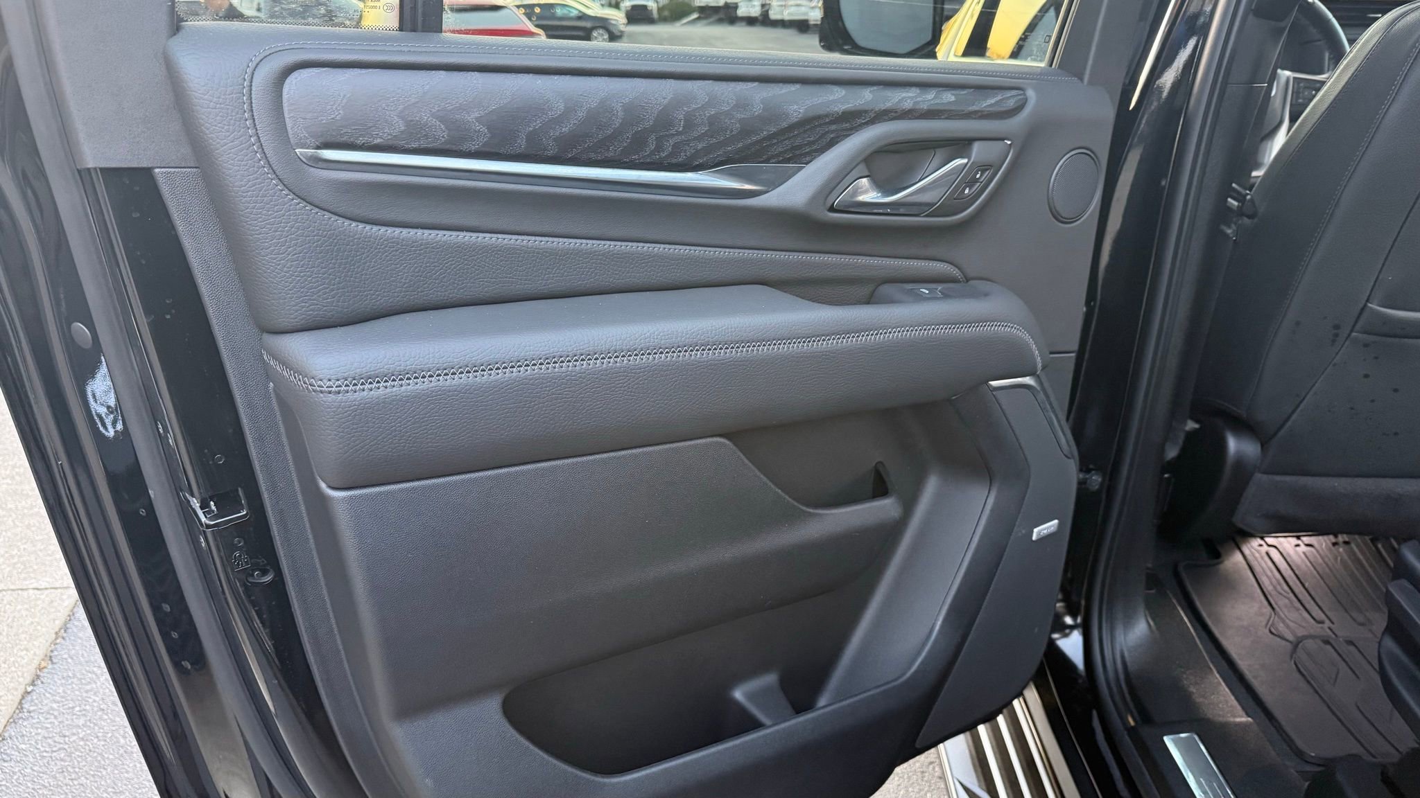 Used 2024 GMC Yukon XL Denali w/ Advanced Technology Package image 34