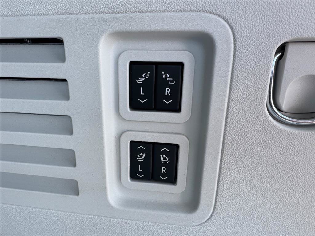 Used 2024 GMC Acadia Denali AWD/4WD image 11