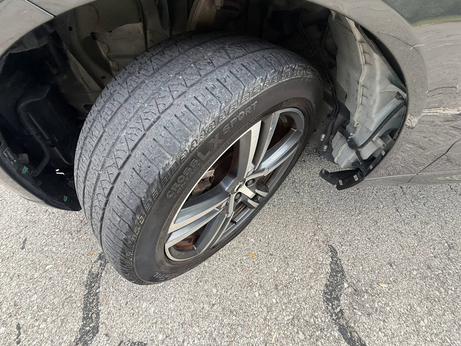 Used 2018 Volvo XC60 T5 Momentum w/ Vision Package AWD/4WD image 10