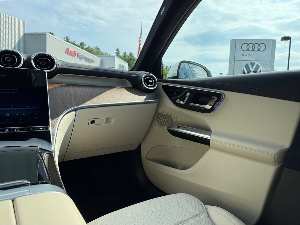 Used 2025 Mercedes-Benz GLC 350e 4MATIC image 38