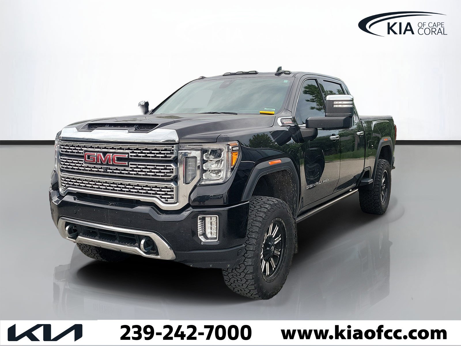 Used 2023 GMC Sierra 2500 Denali w/ Denali Black Diamond Edition AWD/4WD image 3