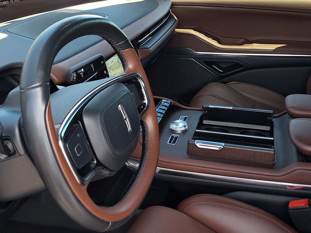 Used 2025 Lincoln Navigator Reserve AWD/4WD image 10
