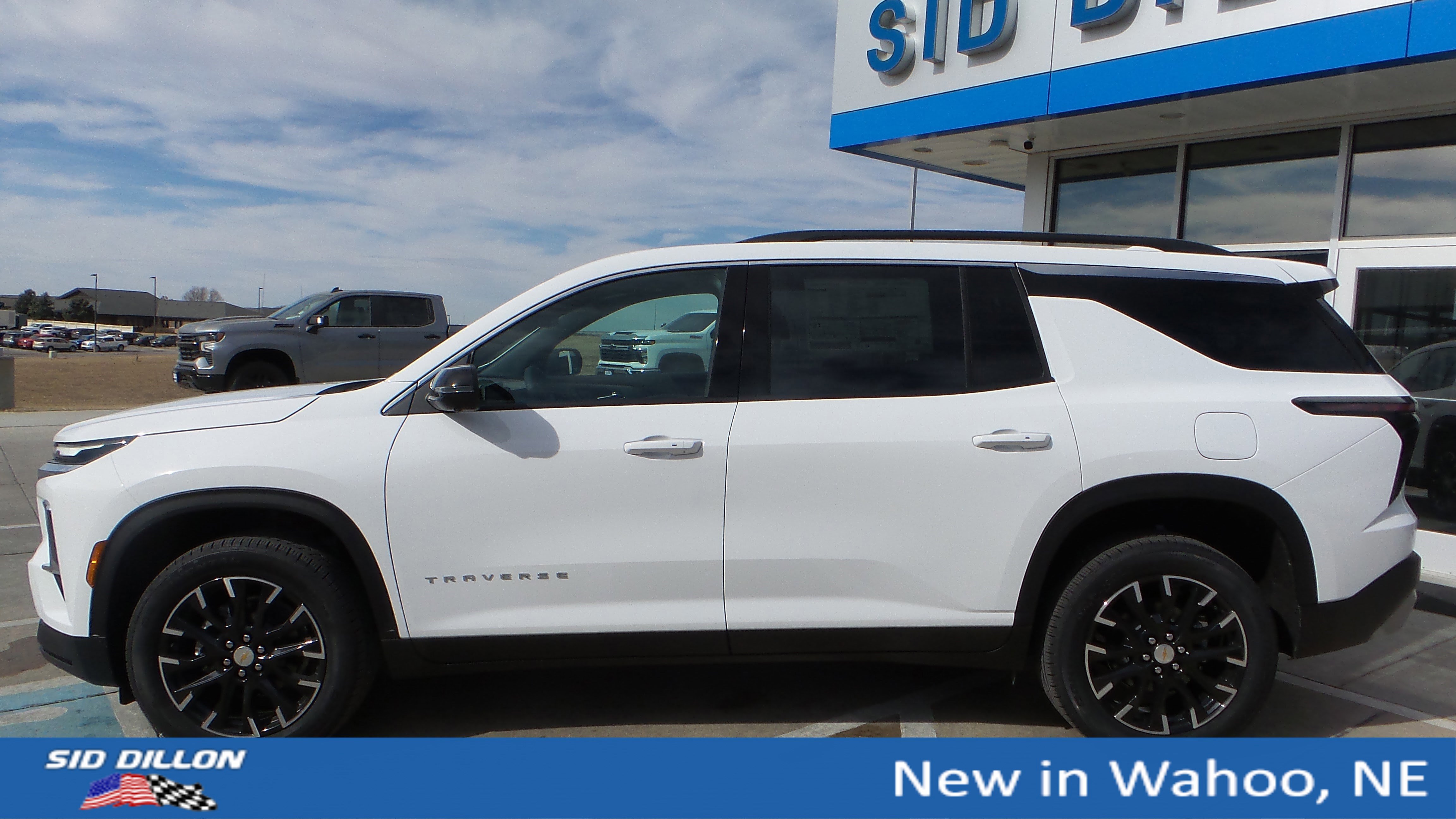 New 2026 Chevrolet Traverse LT w/ Sun and Wheel Package image 2