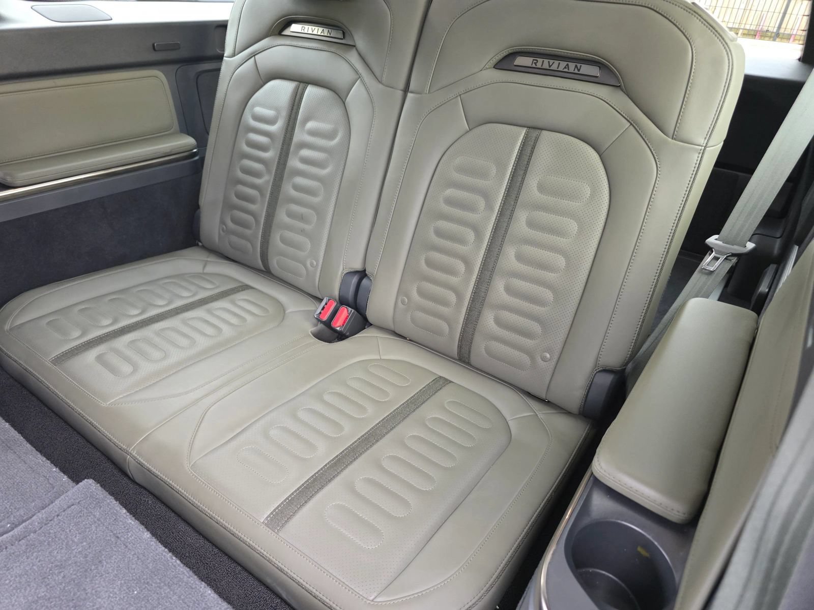 Used 2023 Rivian R1S Launch Edition Quad AWD/4WD image 37